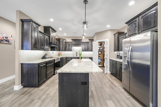 5804 STEEPLEGATE CT, Wardsville, MO 65101