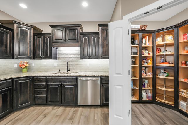 5804 STEEPLEGATE CT, Wardsville, MO 65101