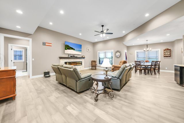 5804 STEEPLEGATE CT, Wardsville, MO 65101