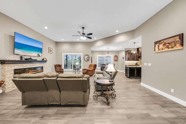 5804 STEEPLEGATE CT, Wardsville, MO 65101