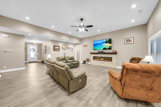 5804 STEEPLEGATE CT, Wardsville, MO 65101