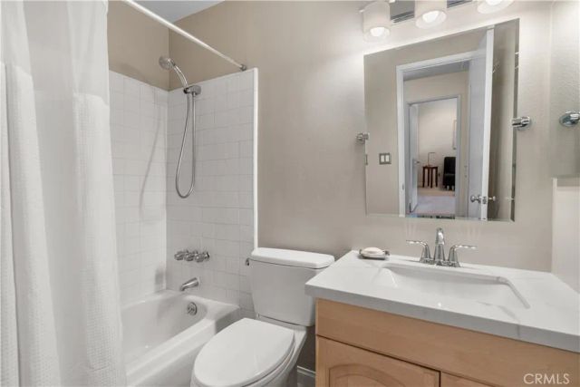 18319 Collins 7, Tarzana, CA 91356