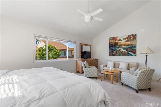 18319 Collins 7, Tarzana, CA 91356