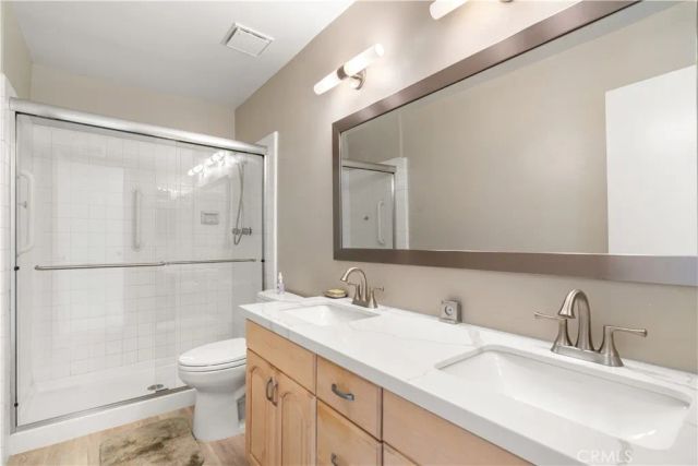 18319 Collins 7, Tarzana, CA 91356