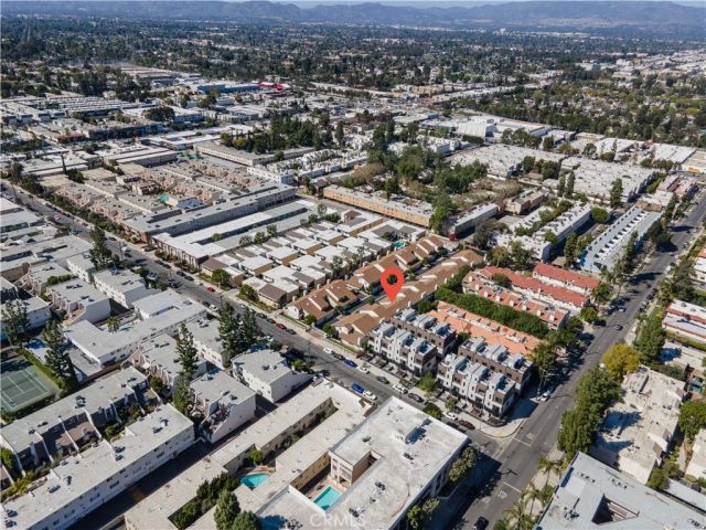 18319 Collins 7, Tarzana, CA 91356