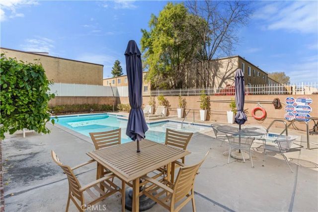 18319 Collins 7, Tarzana, CA 91356