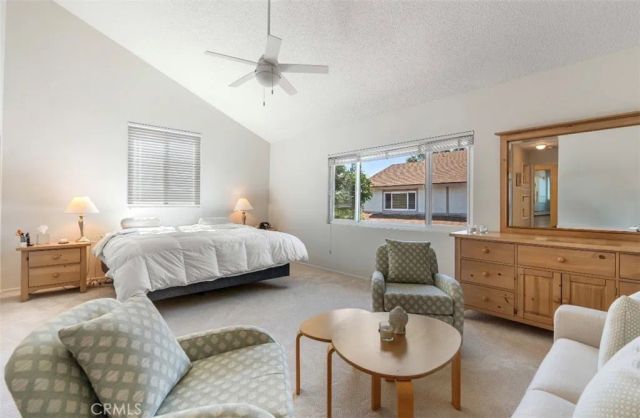 18319 Collins 7, Tarzana, CA 91356