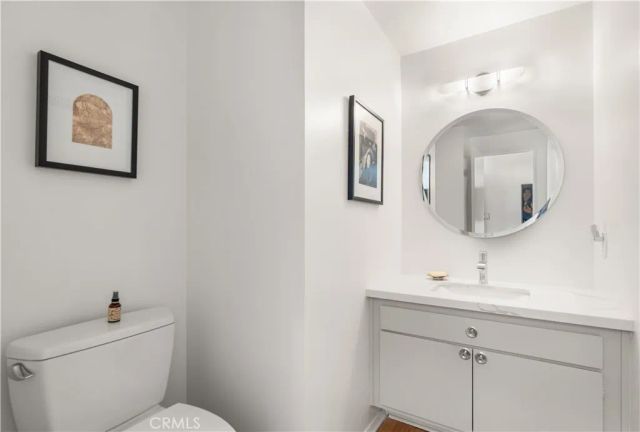 18319 Collins 7, Tarzana, CA 91356