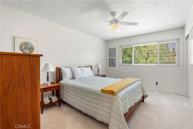 18319 Collins 7, Tarzana, CA 91356