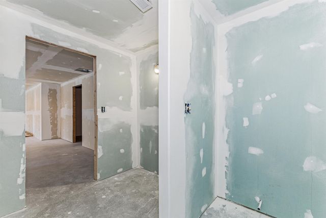 255 S Jamestown Cir, Andover, KS 67002