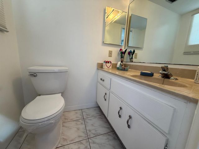 3001 NW 46th Avenue 204, Lauderdale Lakes, FL 33313