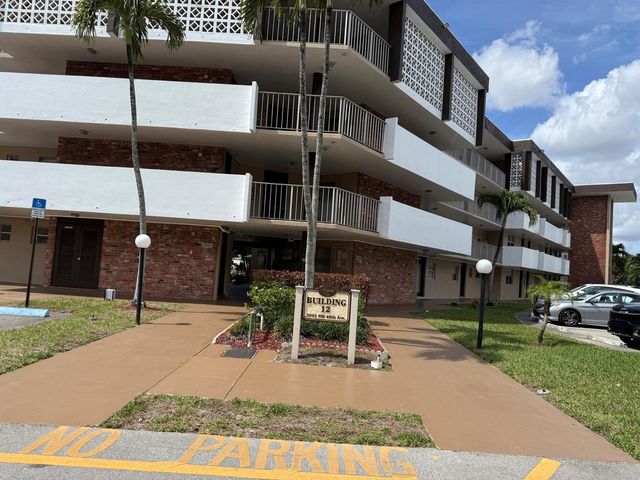 3001 NW 46th Avenue 204, Lauderdale Lakes, FL 33313