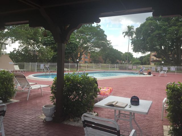 3001 NW 46th Avenue 204, Lauderdale Lakes, FL 33313