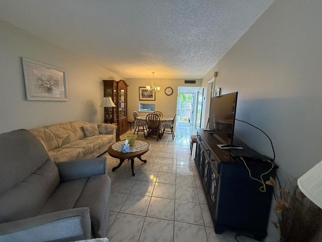 3001 NW 46th Avenue 204, Lauderdale Lakes, FL 33313