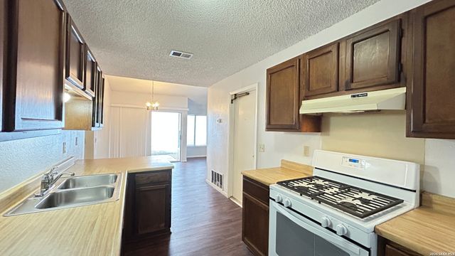 9633 IVY BEND ST, San Antonio, TX 78250