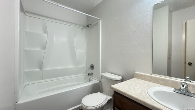 9633 IVY BEND ST, San Antonio, TX 78250