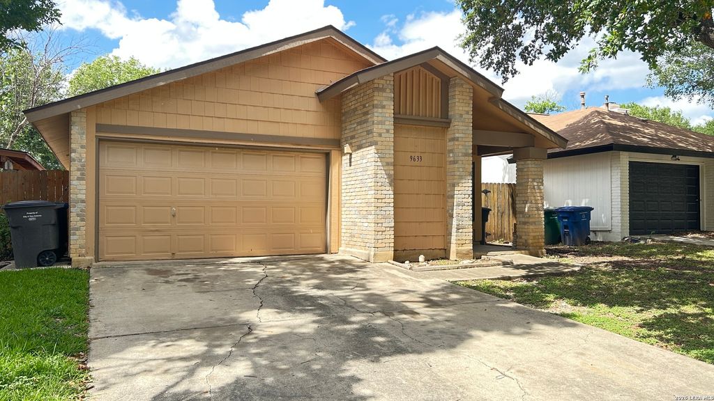 9633 IVY BEND ST, San Antonio, TX 78250
