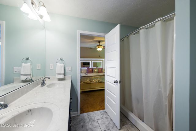 11400 Pebble Trace, Louisville, KY 40229