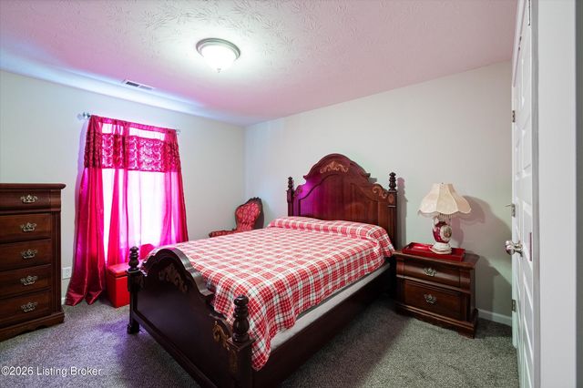 11400 Pebble Trace, Louisville, KY 40229