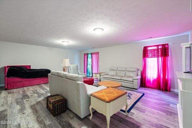 11400 Pebble Trace, Louisville, KY 40229