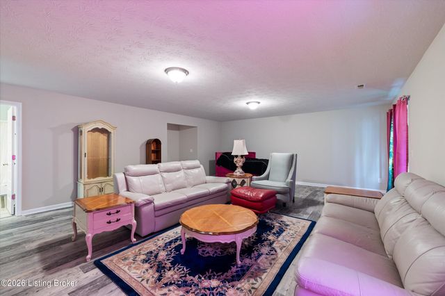 11400 Pebble Trace, Louisville, KY 40229