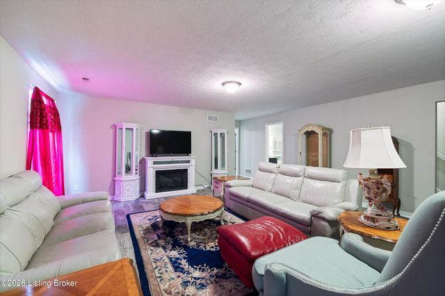 11400 Pebble Trace, Louisville, KY 40229