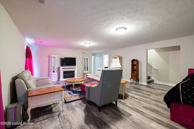 11400 Pebble Trace, Louisville, KY 40229