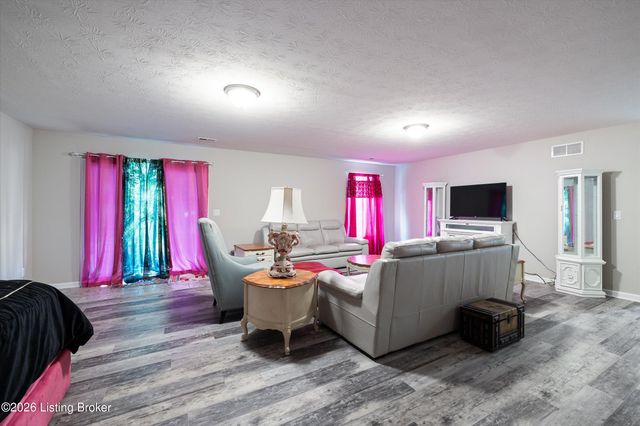 11400 Pebble Trace, Louisville, KY 40229