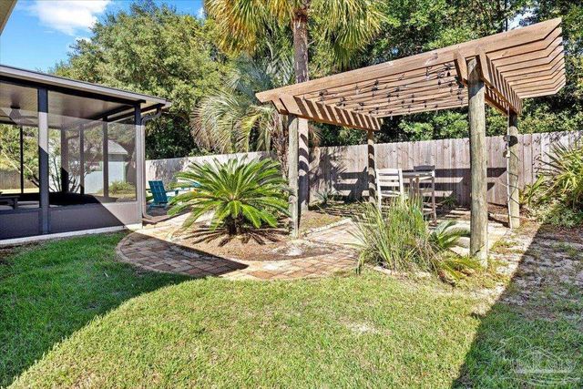 1554 Sandcliff Dr, Pensacola, FL 32507