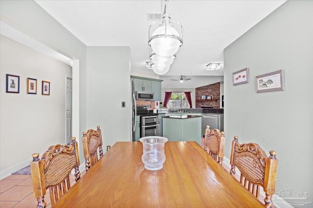 1554 Sandcliff Dr, Pensacola, FL 32507