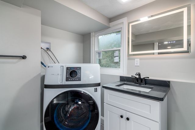 19 Nichols Lane, Westerly, RI 02891