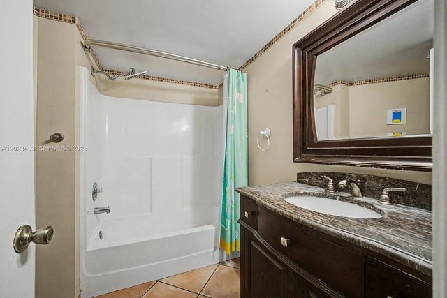 10233 NW 9th St Cir 214-1, Miami, FL 33172