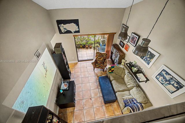10233 NW 9th St Cir 214-1, Miami, FL 33172