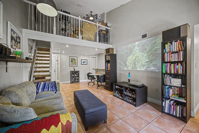 10233 NW 9th St Cir 214-1, Miami, FL 33172