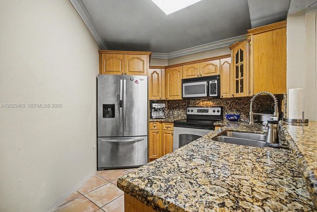 10233 NW 9th St Cir 214-1, Miami, FL 33172