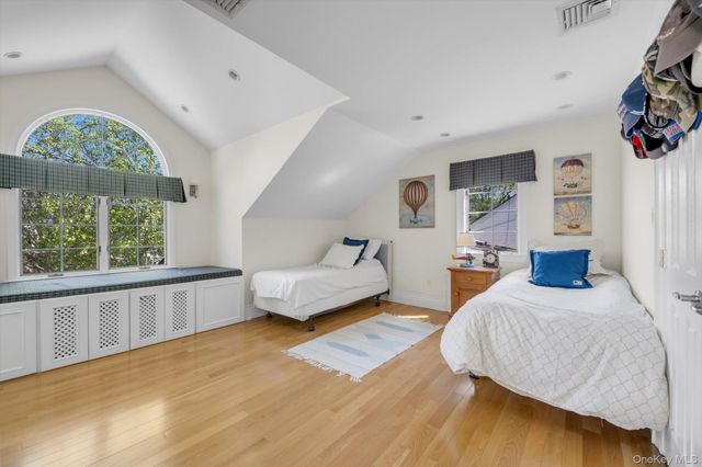 111 Palmyra Avenue, Woodmere, NY 11598