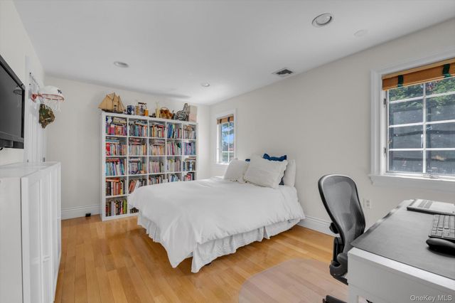 111 Palmyra Avenue, Woodmere, NY 11598