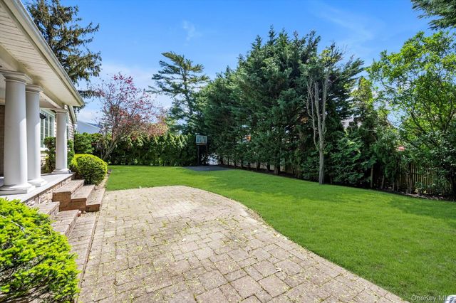 111 Palmyra Avenue, Woodmere, NY 11598