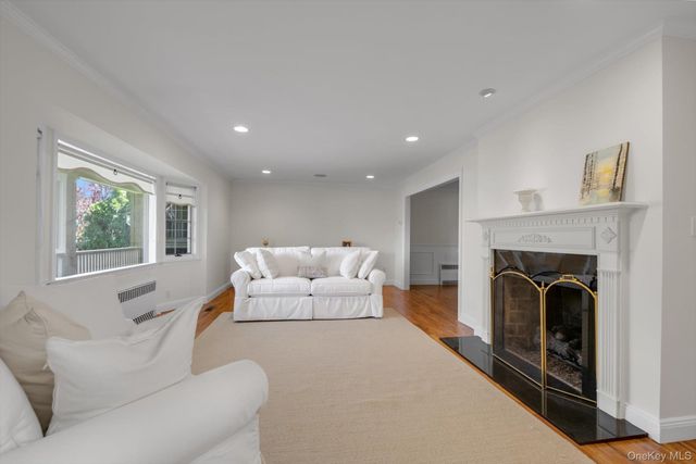 111 Palmyra Avenue, Woodmere, NY 11598