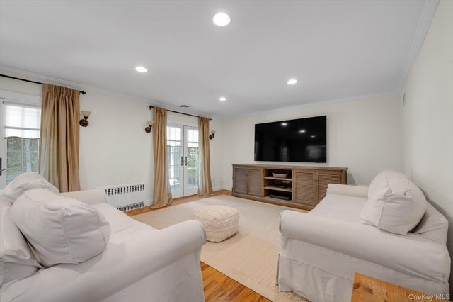 111 Palmyra Avenue, Woodmere, NY 11598