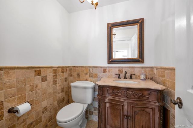 111 Palmyra Avenue, Woodmere, NY 11598