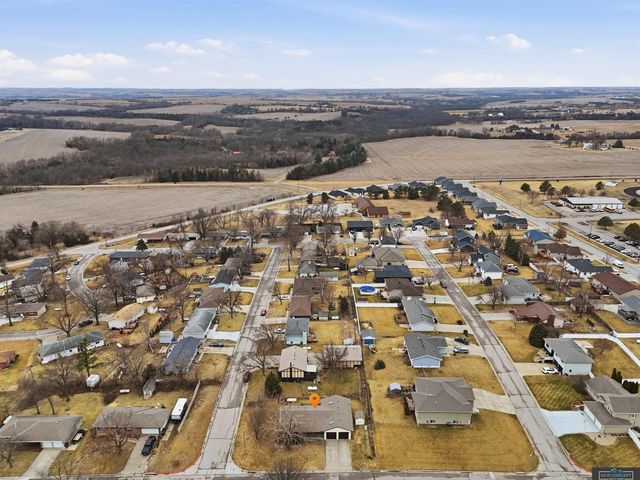 341 Elk Creek Road, Malcolm, NE 68402