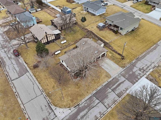 341 Elk Creek Road, Malcolm, NE 68402