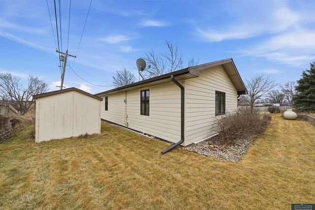 341 Elk Creek Road, Malcolm, NE 68402