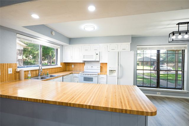 1506 trowbrigde Street, Garland, TX 75044