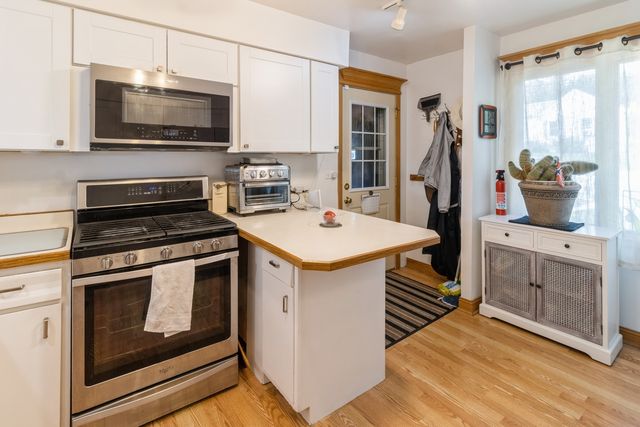 295 S Walnut Street, South Elgin, IL 60177