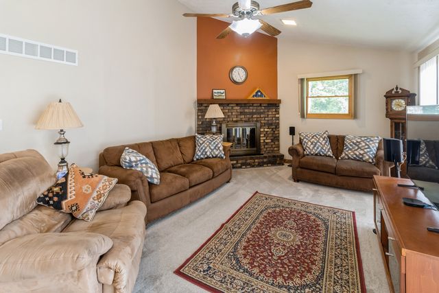 295 S Walnut Street, South Elgin, IL 60177