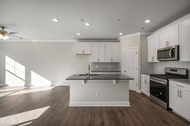 1677 Hallview Court, Kernersville, NC 27284