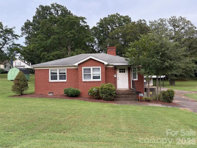 316 E Statesville Avenue, Mooresville, NC 28115