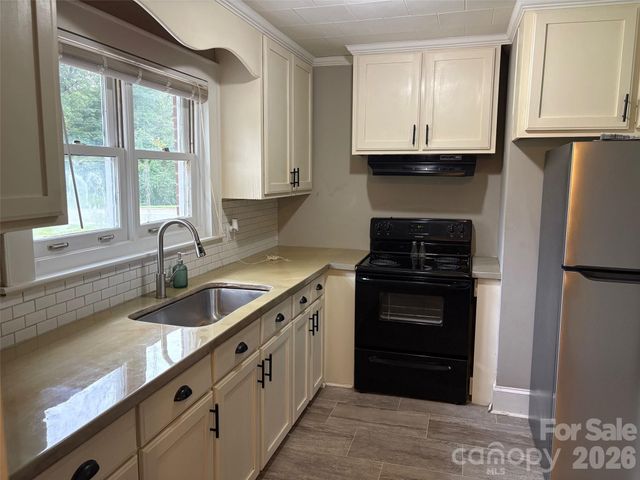 316 E Statesville Avenue, Mooresville, NC 28115